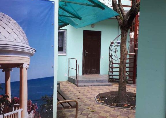 Adler City Centre House | Oceanfront Paradise: Райский дворик Awaits You!
