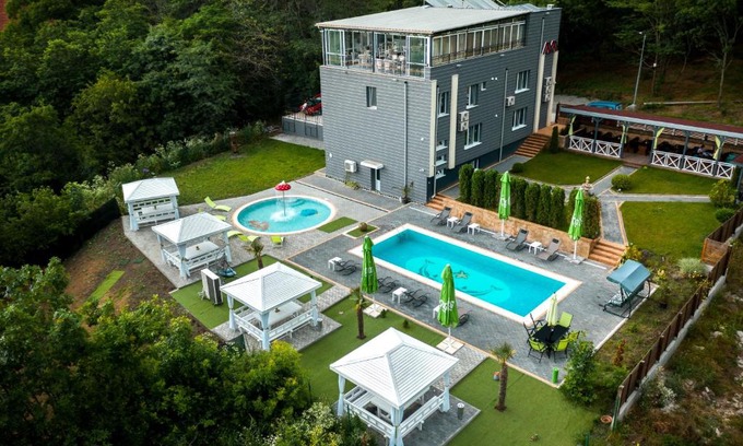Ravna Gora Apartment | Discover Резиденция АТИЯ: Rated 9/10 with Pool & Breakfast