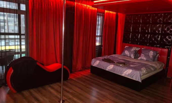 Izhevsk Apartment | Pet-Friendly Ривьера Парк with Breakfast & Hot Tub Awaits
