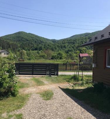 Snidavka House | Discover Ромашка: Pet-Friendly Retreat with Breakfast Included