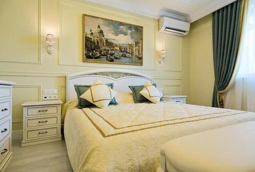 Obolon' Apartment | Elegant 3-Bedroom Apartment at Obolon Residents with Pool