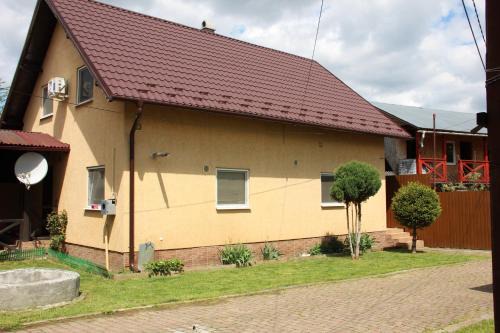 Berehove Apartment | Pet-Friendly Rіtochka: Family-Approved Stay at 8.4/10