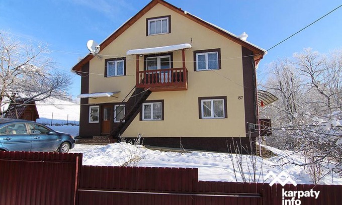 Podobovets House | Discover Садиба "Барвінок": Family-Friendly Retreat