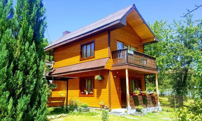 Yaremche House | Experience the Elegance of Садиба Гуцулка Ксеня