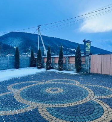 Verkhovyna House | Discover садиба Дерев*яна Хата: Pet-Friendly Retreat