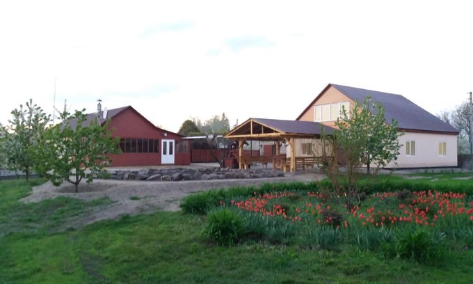 Medvedevka House | Relax at Садиба зеленого туризму «Золота рибка» with Oceanfront Pool