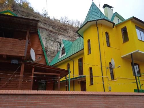 Kamenets-Podol'skiy Hotel | Family-Friendly Retreat at Садиба Каньйон with Great Reviews