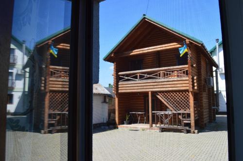 Berehove House | Family-Friendly Stay at Садиба "Мапа" - Ideal for All