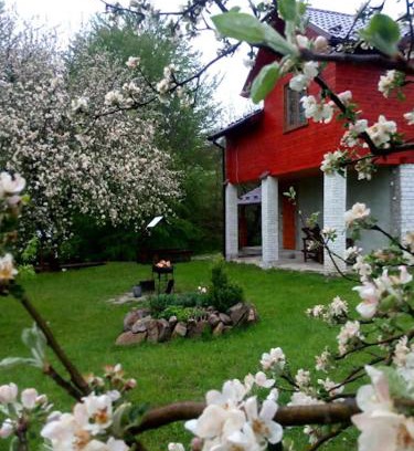 Oriv House | Idyllic Садиба над потічком: Child-Friendly Retreat