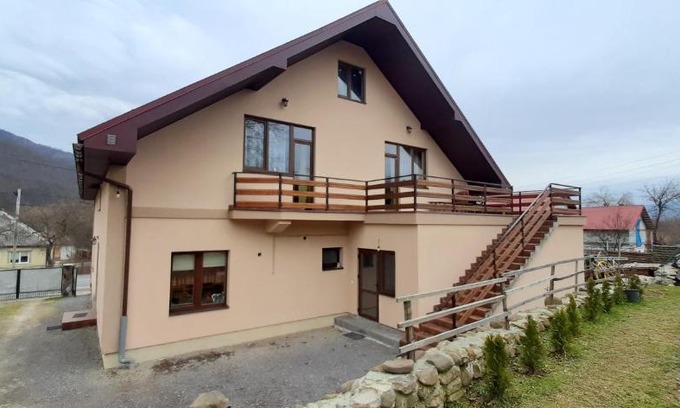 Solochyn Hotel | Top-Rated Садиба У Васі: Pet-Friendly Getaway with Breakfast