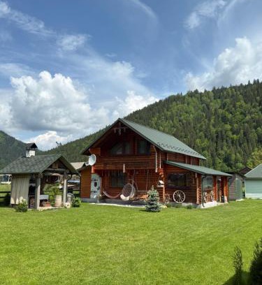 Roztoky House | Guest Rated: Садиба у Коржуків - Pet & Child Friendly Retreat