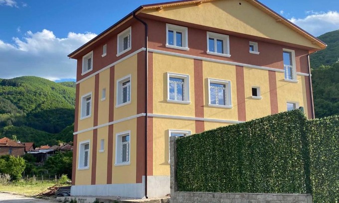 Belovo House | Stay at Семеен Хотел Сестримо: Family-Friendly Retreat