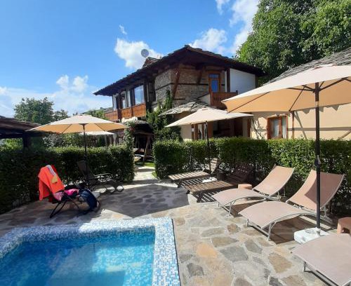 Leshten House | Family-Friendly Skenderova House with Private Beach & Pool
