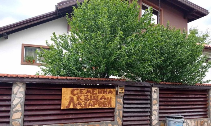Sapareva Banya Apartment | Family Haven at Лазарови: Rated 10/10, Child-Friendly Stay