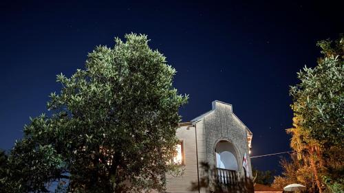 Tsqaltubo House | Pet-Friendly Сибиряк: Oceanfront Retreat with Pool Access