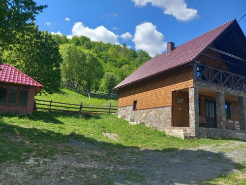 Soymy Villa | Guest Rated: 9.8 at Синевирський Краєвид with Family Amenities