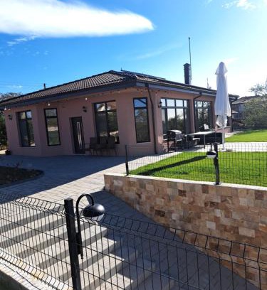 Avren Villa | Слънчевите Къщи-село Китка