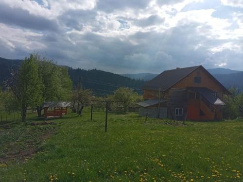 Mykulychyn House | Discover Смерека: Pet-Friendly Retreat with 9.3 Rating