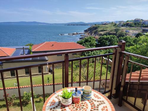 Ravna Gora Apartment | Experience Oceanfront Bliss at Созополски Рай Hotel