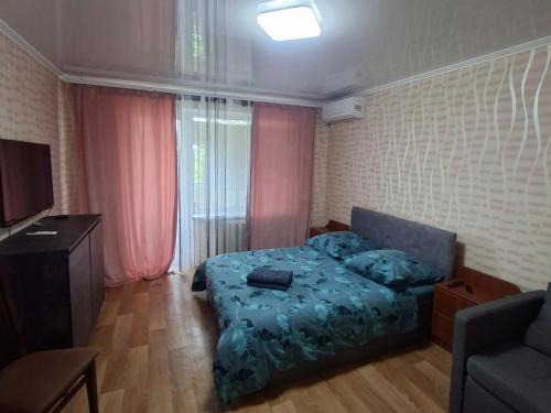 Krivoy Rog Apartment | Pet-Friendly Apartment on Metalurhiv with Hot Tub & Breakfast