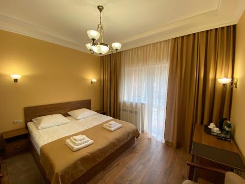 Polyana House | Sunny Sonata: Family-Friendly Retreat with 9.5 Guest Rating