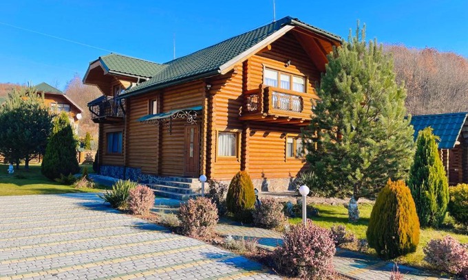 Polyana House | Experience Serenity at Сонячний Лаз with Spa & Pool