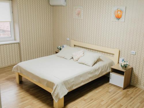 Berehove Apartment | Explore Standart: One-Bedroom Near the Pool, 9.7/10 Rated