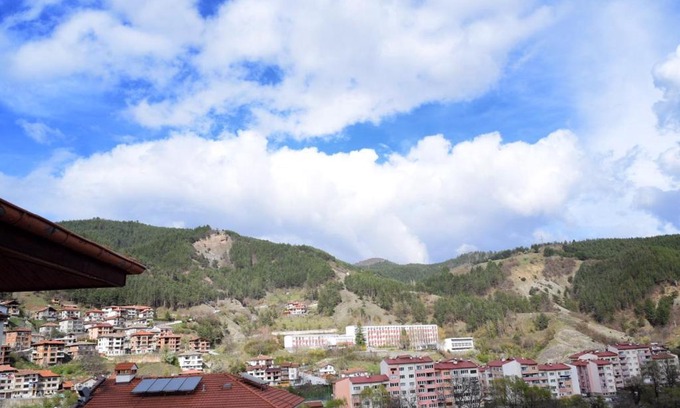 Devin House | Inviting Guest Rooms at МЗ-Девин with Family-Friendly Vibes