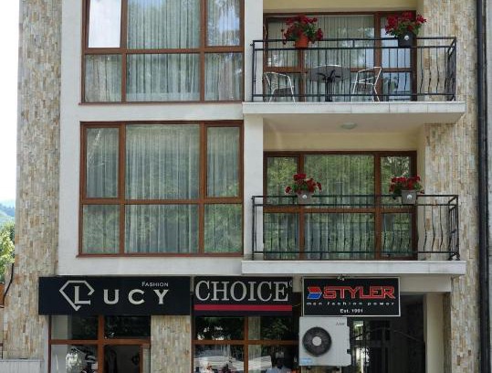 Devin Apartment | Guest Rated 10/10: Enjoy Family Comfort at RADEA