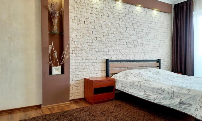 Kryvyi Rih Apartment | Scenic Староярмаркова: Park and River Views Await