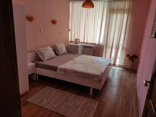 G.K. Bratya Miladinovi Apartment | Cozy Guest Room in Burgas - Family-Friendly Comfort