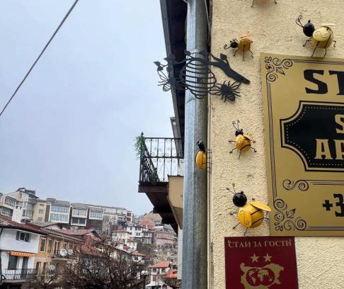 Veliko Tarnovo Center Apartment | Experience Comfort at СТОНЕЛ with Hot Tub & Fireplace