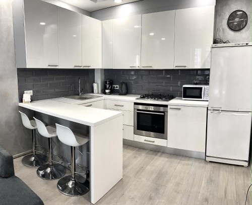 Irpin Apartment | Modern Apartment with Versal Park View - Highly Rated!