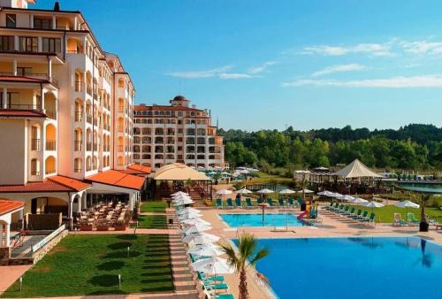 Obzor Apartment | Experience Comfort at Сънрайз Данаилов – 4-Star Oceanfront Escape