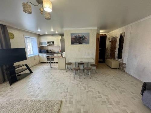 Kostanay Apartment | Central 3-Bedroom Apartment with Park Access - Rated 10/10