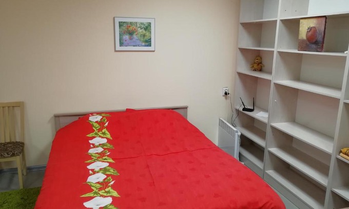 Pavlovsk Apartment | Cozy Living at ул. Свободы 28: Pet-Friendly Retreat