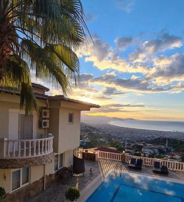 Tepe Apartment | Cozy Villa with Breathtaking Ocean View & Pool Access
