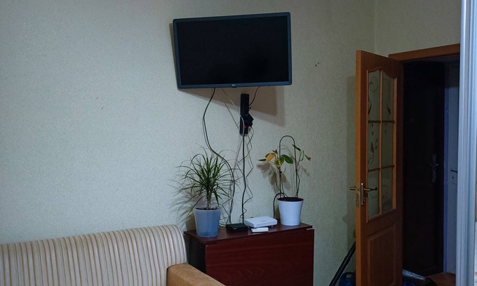 Riscani Apartment | Cozy Apartment Steps from Central Park with Spa Access