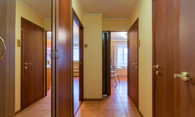 Ozero Dolgoe Apartment | Cozy Apartment on Komendantskiy with Breakfast & Pet Access