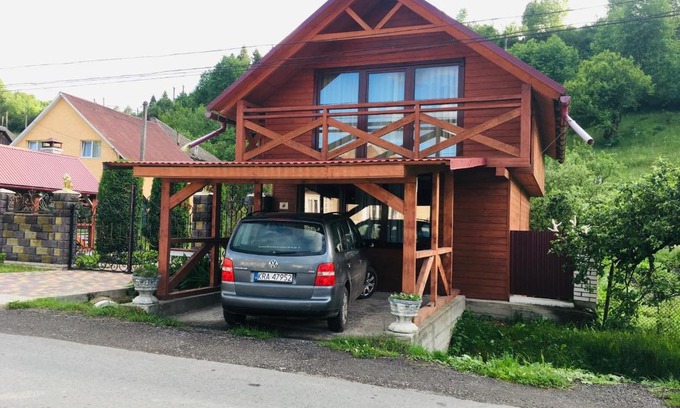 Huklyvyi Apartment | Discover У Люби: Top-Rated Stay with Hot Tub & Breakfast