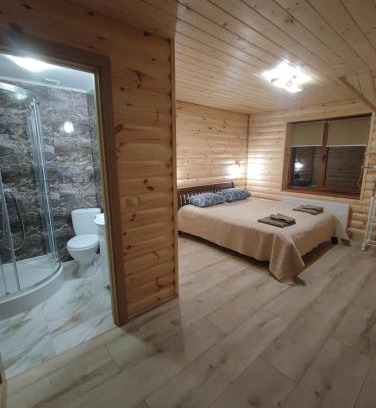 Pilipets House | Cozy У Мирослави: Family-Friendly with Hot Tub & Fireplace