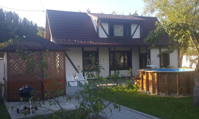 Yaremche House | Exceptional Stay at У Насті: Pet Friendly with Pool & Kitchen