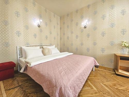 Svitlogirske Apartment | Convenient 2-Bedroom Apartment Near ЦУМ with Parking