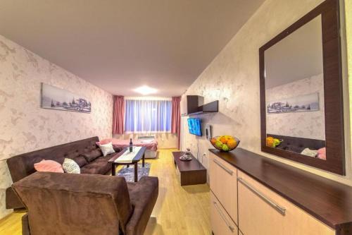 Pamporovo Apartment | Forest Nook Apartment: Family-Friendly Retreat with Pool