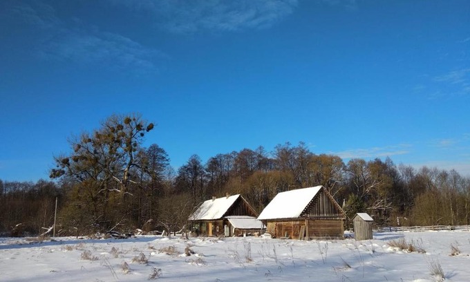 Brest Region House | Eco-Friendly Retreat: Хата на болоте в пуще