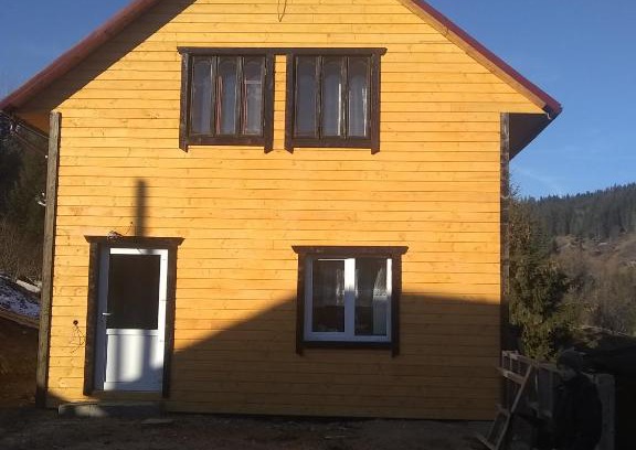 Yablunytsya Apartment | Cozy Mountain Retreat with Pet-Friendly Amenities
