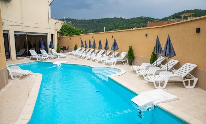 Sandanski Hotel | Discover Hotel Dani: Pet Friendly with Oceanfront Bliss