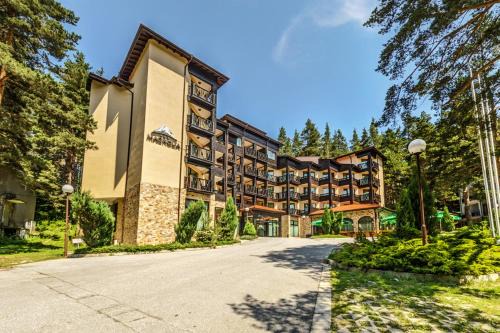 Panichishte Hotel | Relax at Hotel Magnoliya: Family-Friendly with Hot Tub
