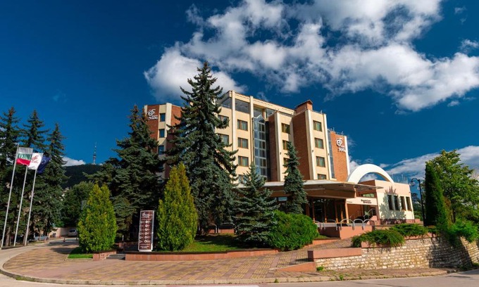 Belogradchik Hotel | Explore Skalite Hotel: Oceanfront Oasis with Spa & Pool