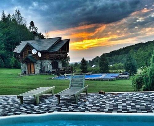 Vyzhnytsya Ski Chalet | Experience Tranquility at Хутір Стаєчне with Ocean Views